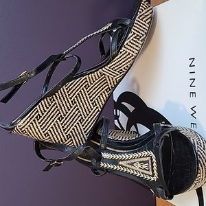 Nine West platform sandal, size 8M black with tan accents